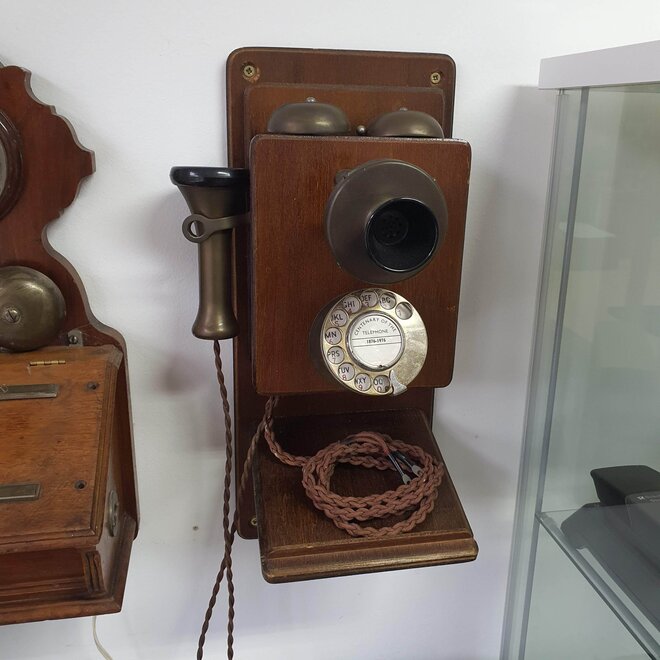 Historisches Telefone1